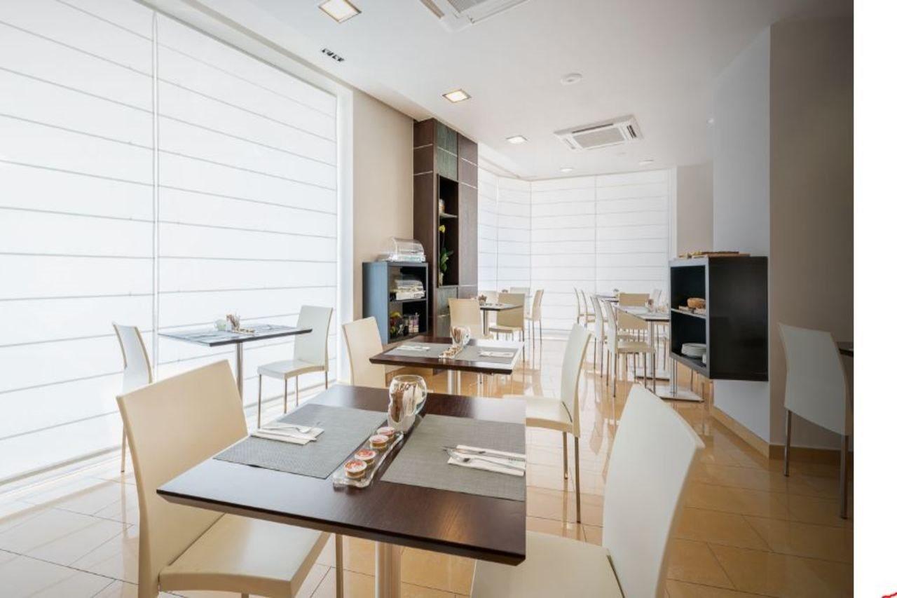 Exe Puerta San Pedro Hotel Lugo Ngoại thất bức ảnh