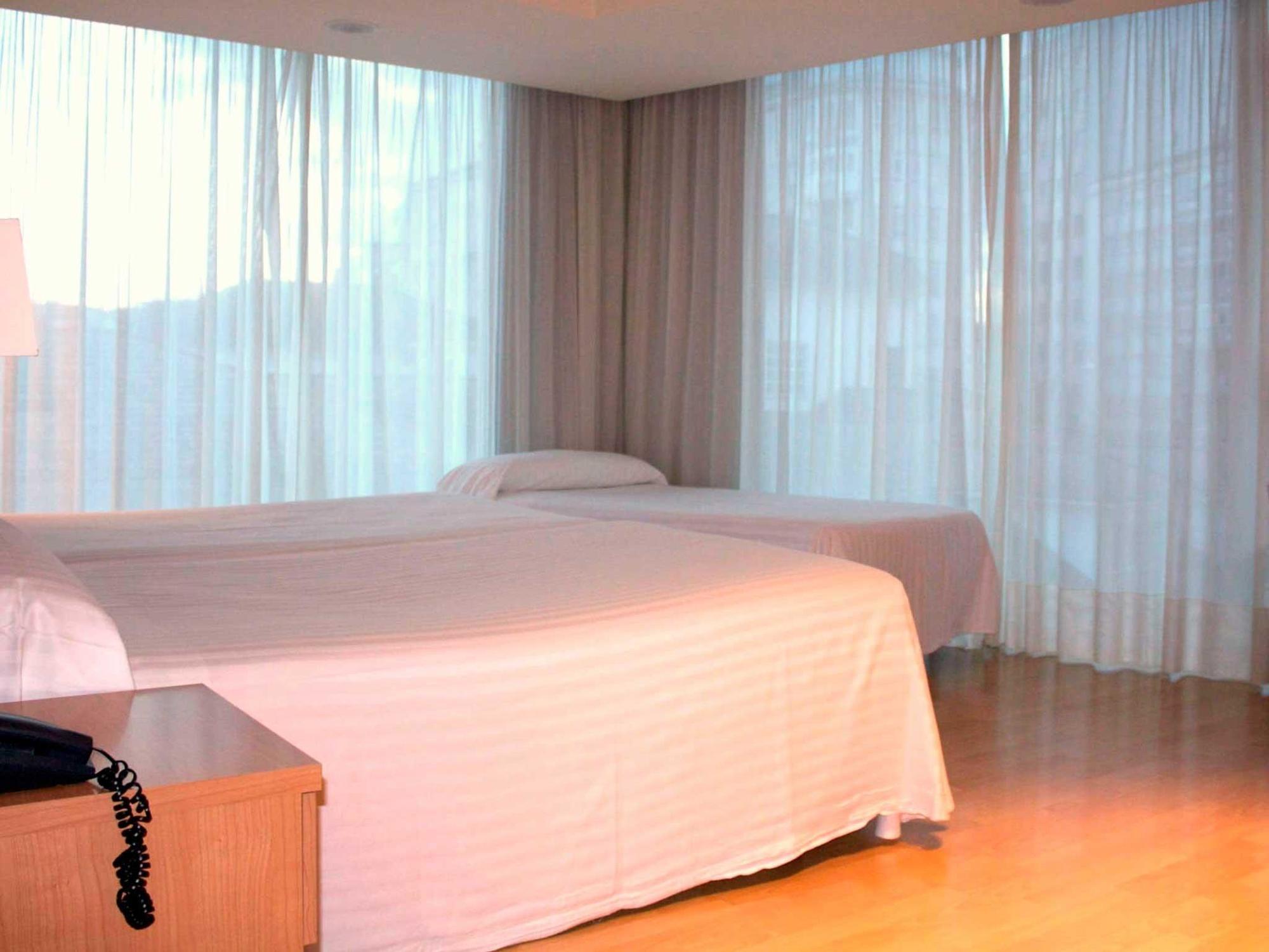 Exe Puerta San Pedro Hotel Lugo Ngoại thất bức ảnh