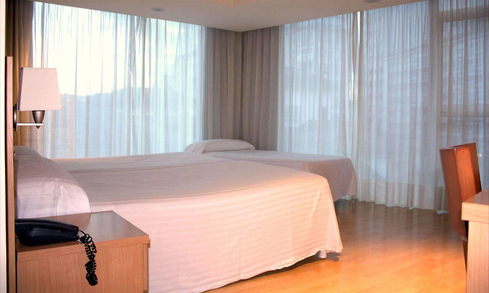 Exe Puerta San Pedro Hotel Lugo Ngoại thất bức ảnh