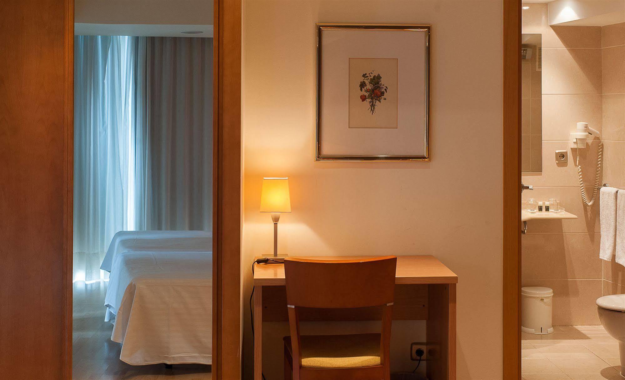 Exe Puerta San Pedro Hotel Lugo Ngoại thất bức ảnh