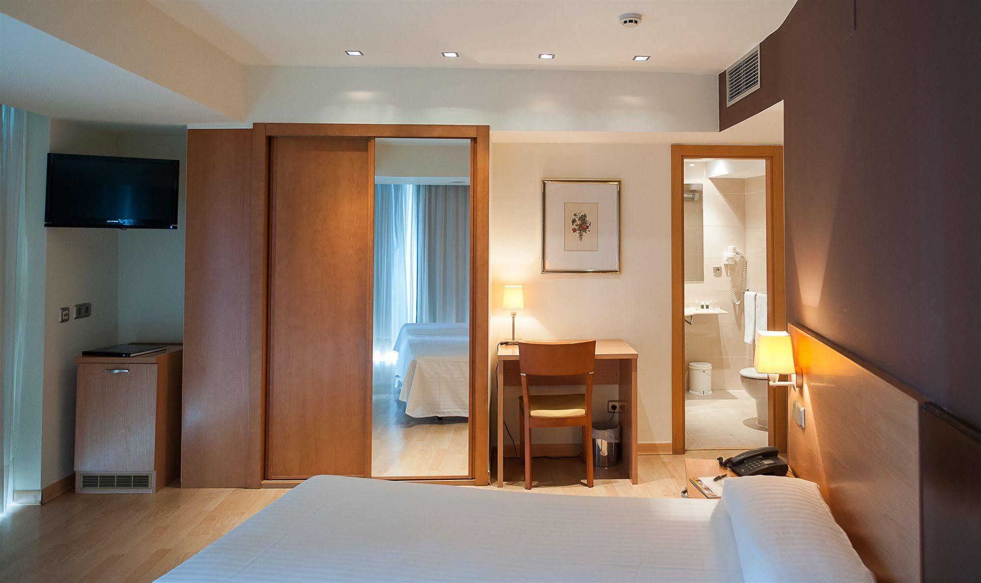Exe Puerta San Pedro Hotel Lugo Ngoại thất bức ảnh