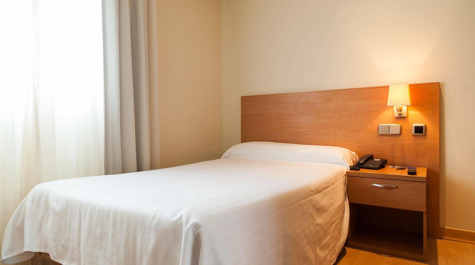 Exe Puerta San Pedro Hotel Lugo Ngoại thất bức ảnh