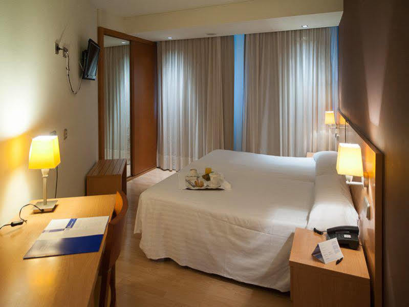 Exe Puerta San Pedro Hotel Lugo Ngoại thất bức ảnh